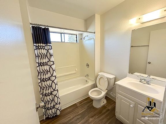 3rd image of 421 Peralta Ave