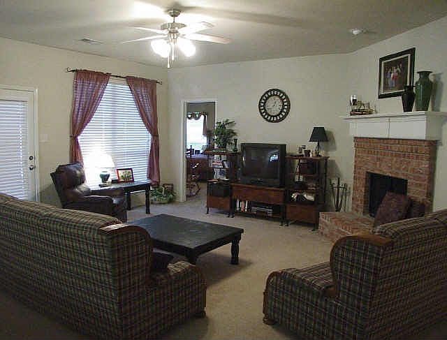2nd image of 2121 Danbury Dr