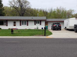 619 E Pleasant Ave, Warren, MN 56762