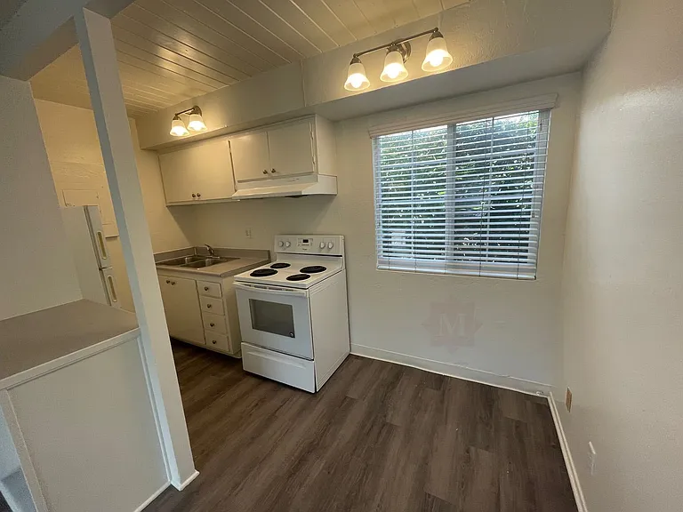 1020 Cacique St #2 — Photo 3