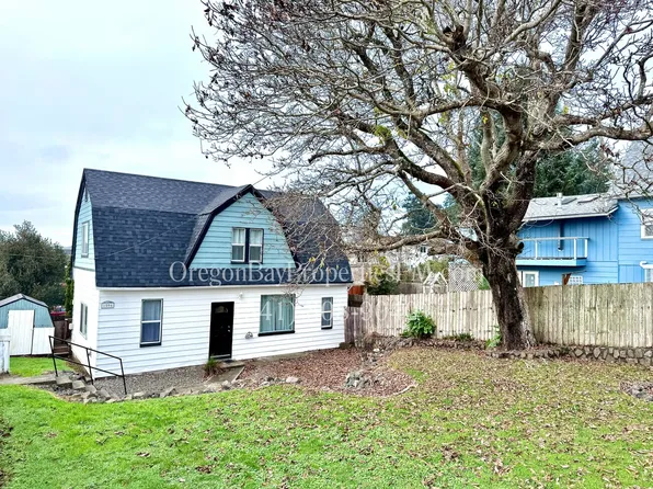 1596 McPherson St, North Bend, OR 97459