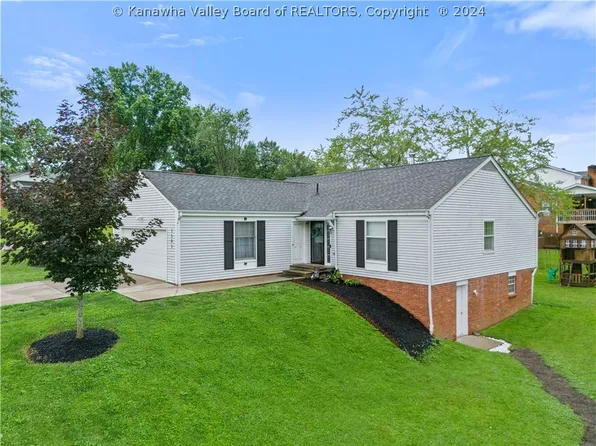 5302 Westbrook Dr, Cross Lanes, WV 25313