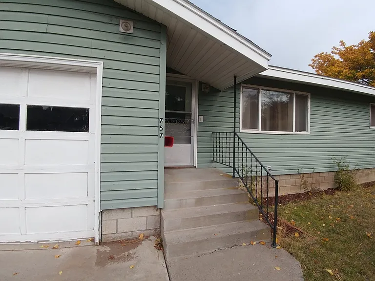 765 Wocus St — Photo 1