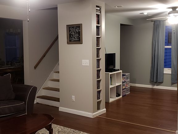 Built in DVD/bookcase