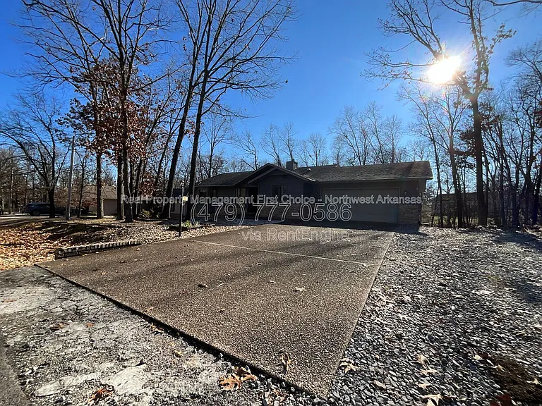 12 Sunderland Dr — Photo 2