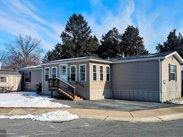 927 Emerald St, Ephrata, PA 17522