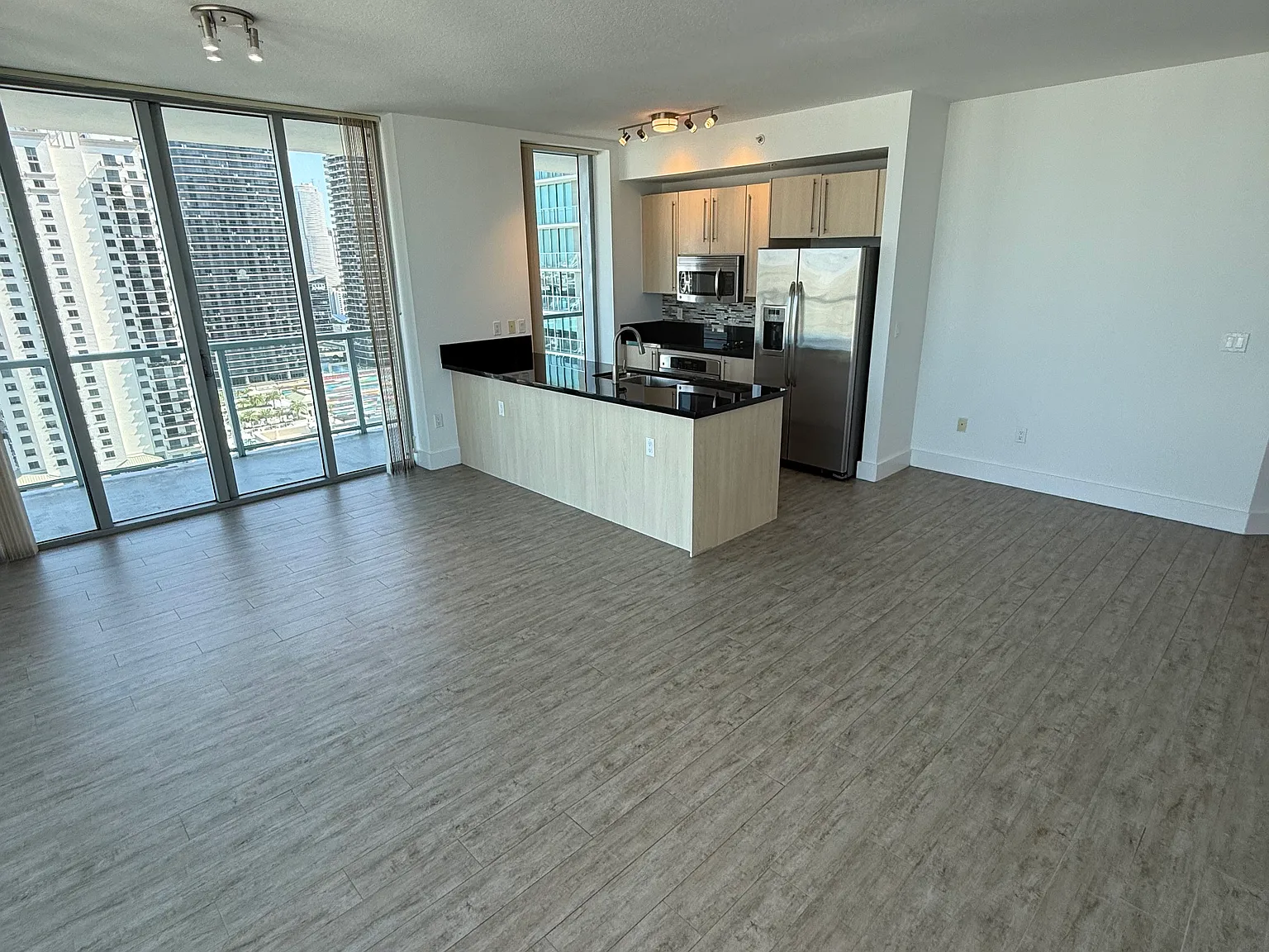 2 bed, 1108 sqft, $4,000 — Photo 3