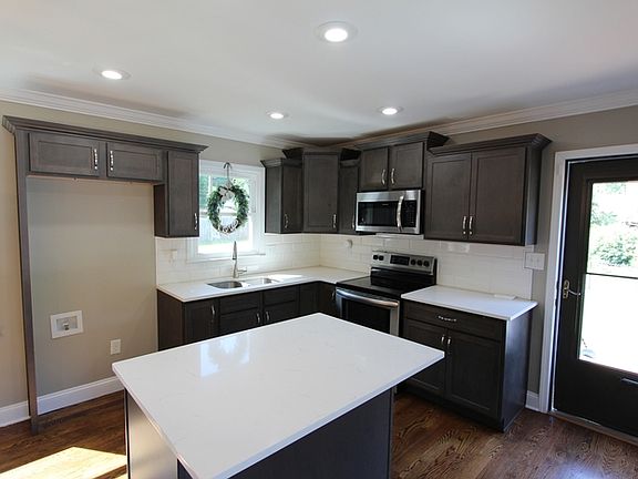 3rd image of 1766 Colony Rd