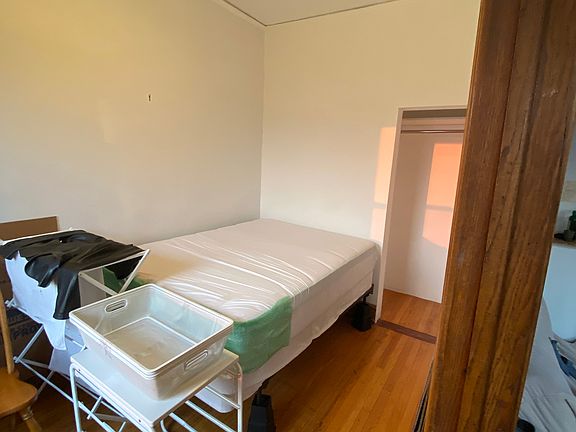5th image of 1343 N Ashland Ave #3F
