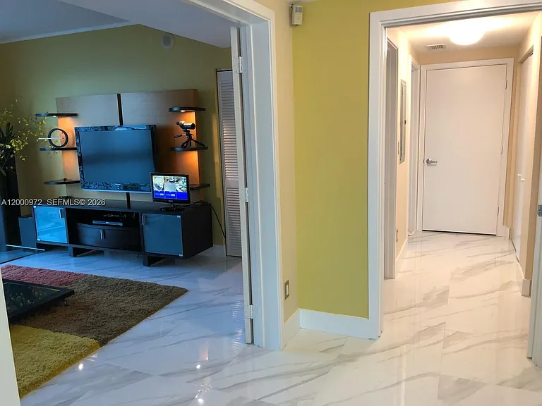 325 Biscayne Blvd #2523 — Photo 21