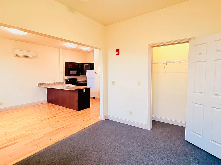 191 College St #212 — Photo 26