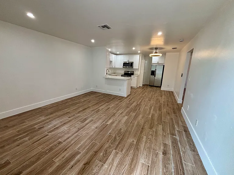 707 SE 8th Ter #1 — Photo 3