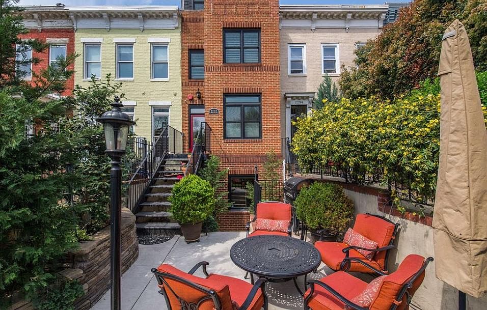 Front patio and entrance.