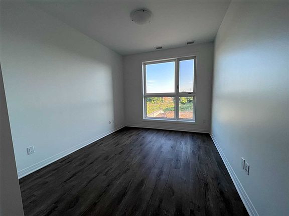 3rd image of 95 Dundas St W #120