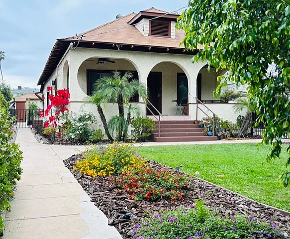 397 N Oakland Ave — Photo 1