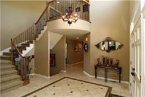 Foyer 7086 Esperanza Dr