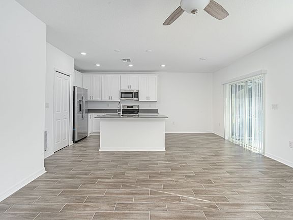 3rd image of 1106 Pacific Dunes Ct