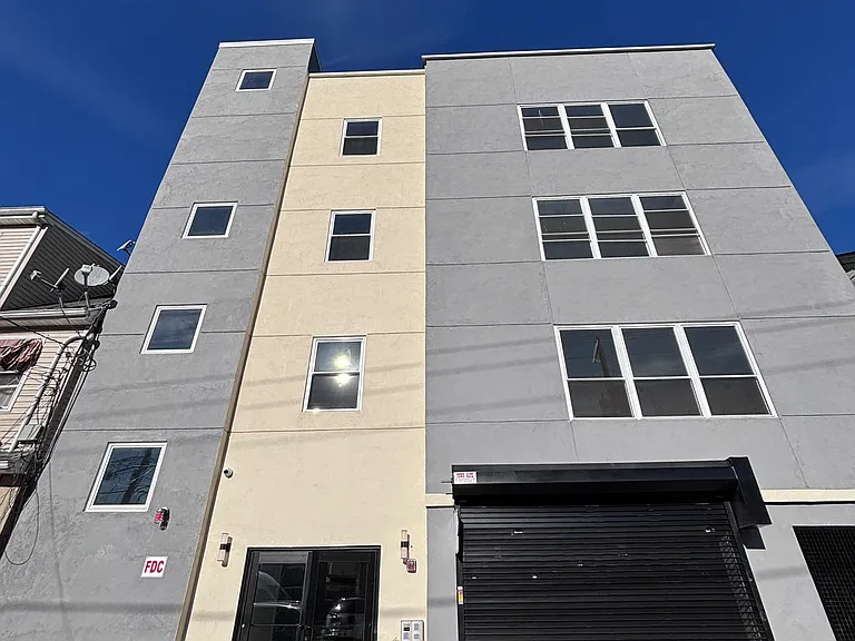 59-61 Cedar St #2 — Photo 9