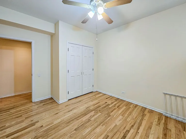 2320 N Southport Ave — Photo 16