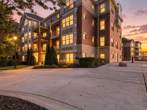 4120 S Lake DRIVE #453, Saint Francis, WI 53235