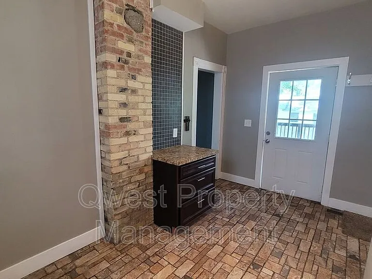1123 2nd St NW #1 — Photo 5