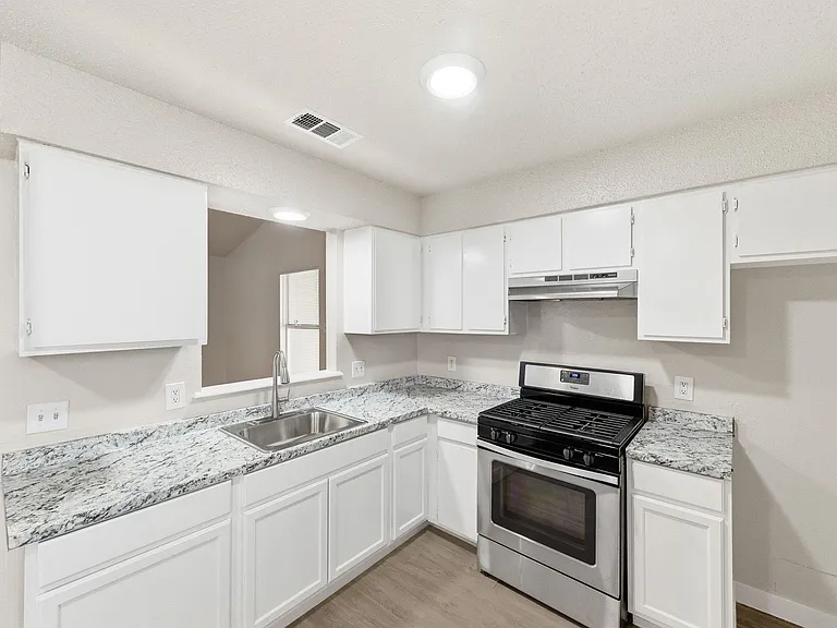 2204 Donahue Ln #B — Photo 5
