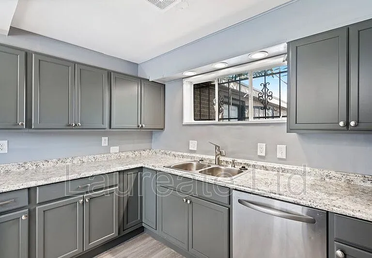 2880 N Harrison St — Photo 13