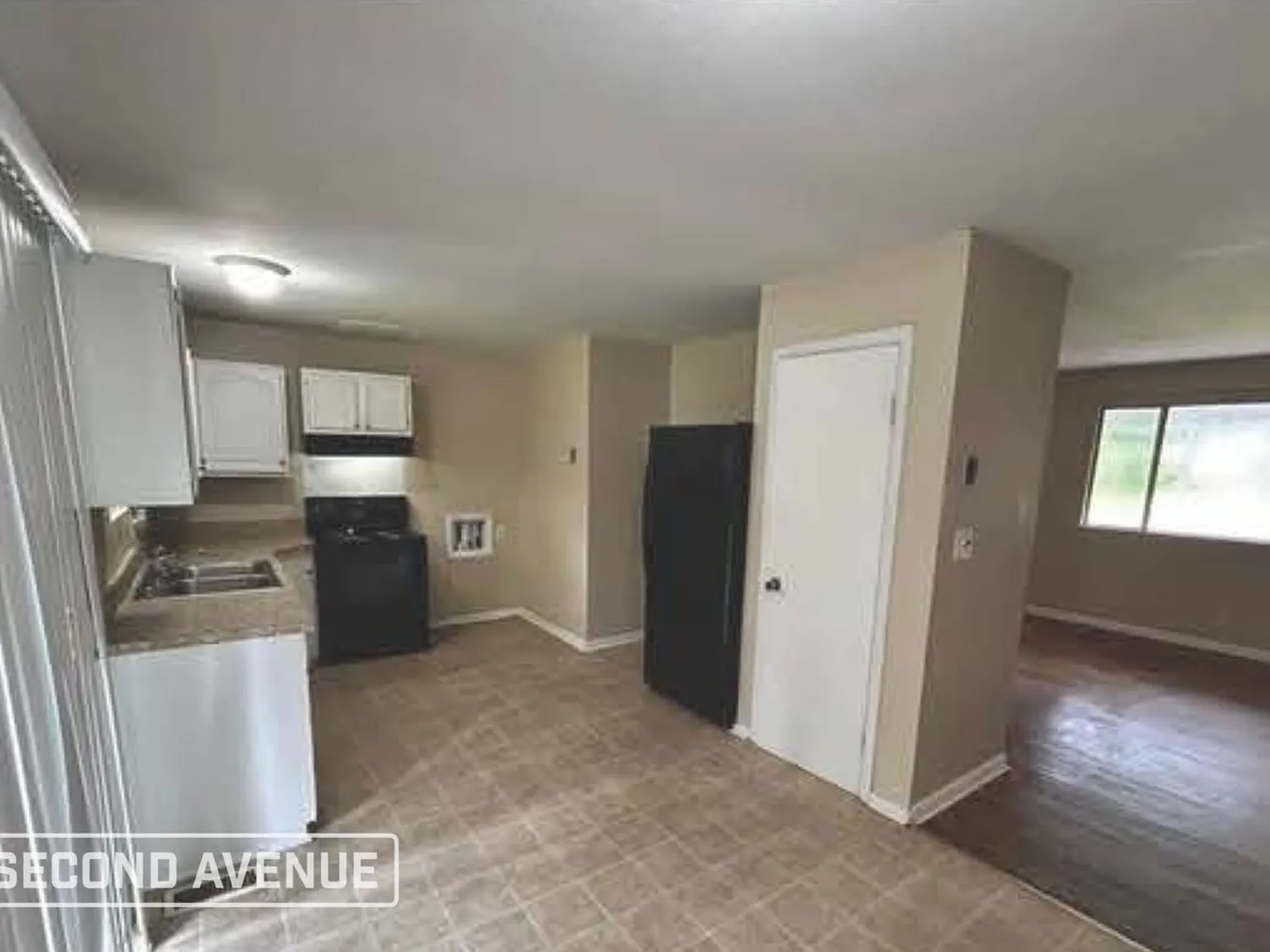 3 bed, 1.5 bath, 1350 sqft, $1,299 — Photo 2