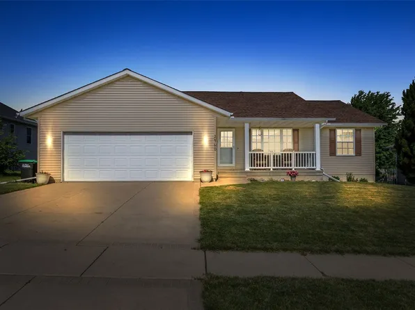 2460 Prairie Hill Dr, Marion, IA 52302