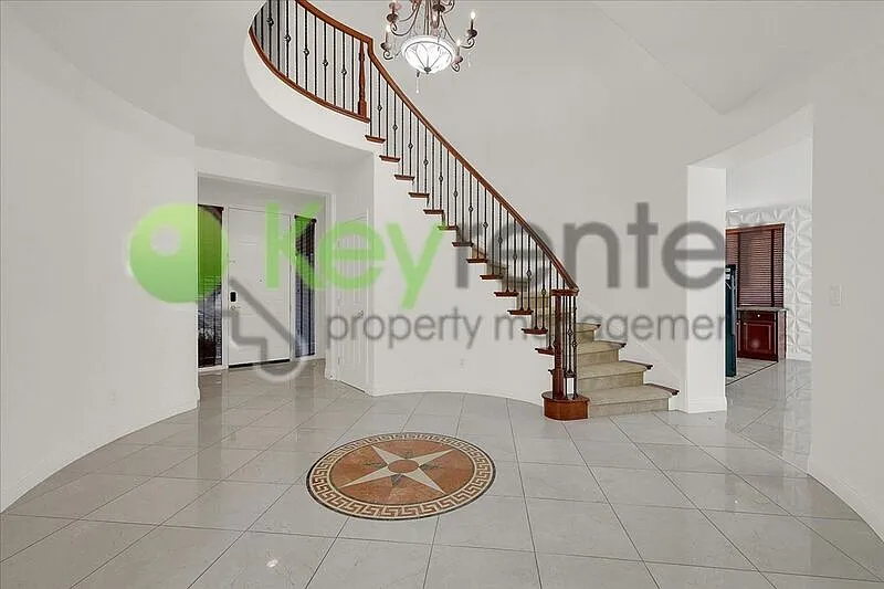 3 bed, 2.5 bath, 3800 sqft, $3,550 — Photo 4