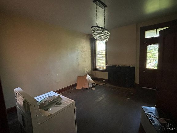 5th image of 641 Steiner Ave