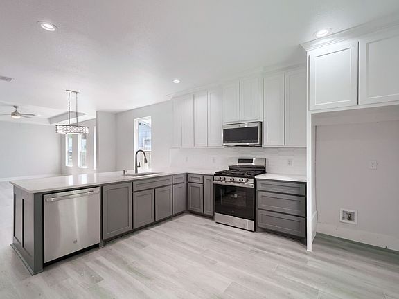 5th image of 525 NW 17th St