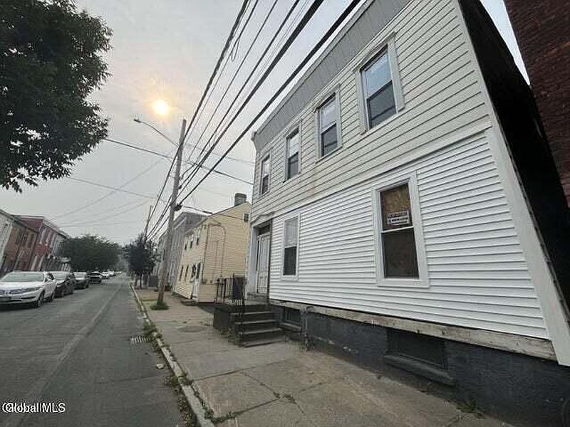 3rd image of 84 Ida Street