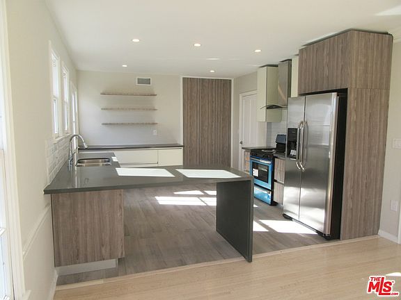 4th image of 437 Shirley Pl APT A