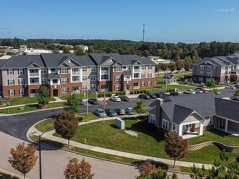Brighton Pointe Apartments Homes — Photo 6