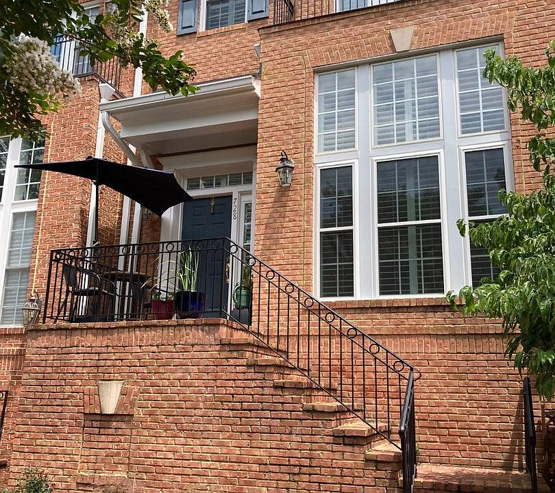 1st image of 728 Vestal St