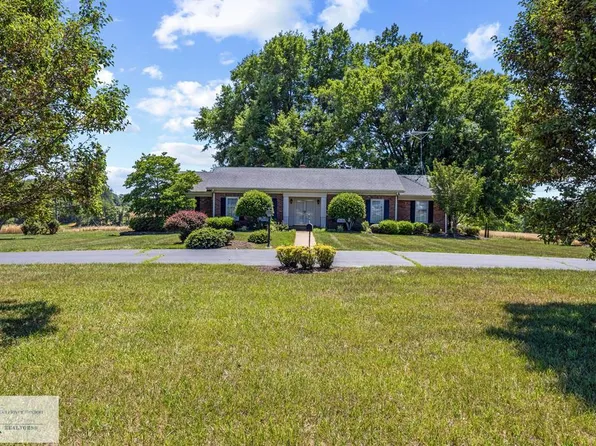 1633 W Giles Rd, Chatham, VA 24531