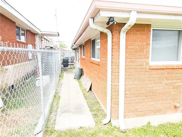 4819 Francis Dr — Photo 33