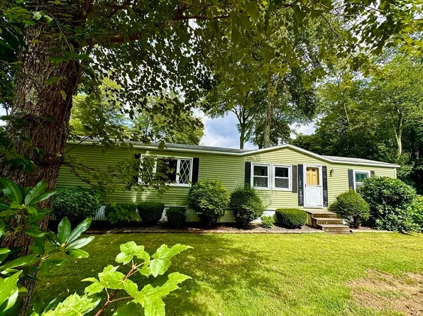 9 Nanatomqua Dr, Brookfield, MA 01506