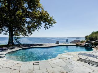 11120 Main Rd, East Marion, NY 11939