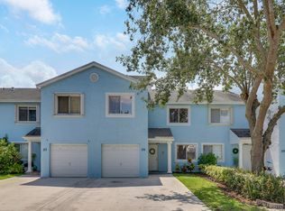 135 Fairway Ln, Royal Palm Beach, FL 33411