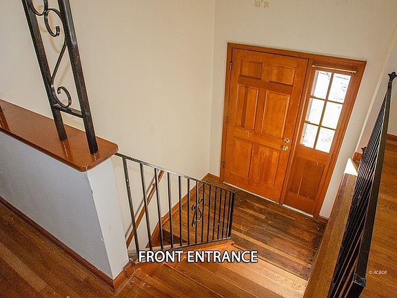 4th image of 10 Farhills Dr