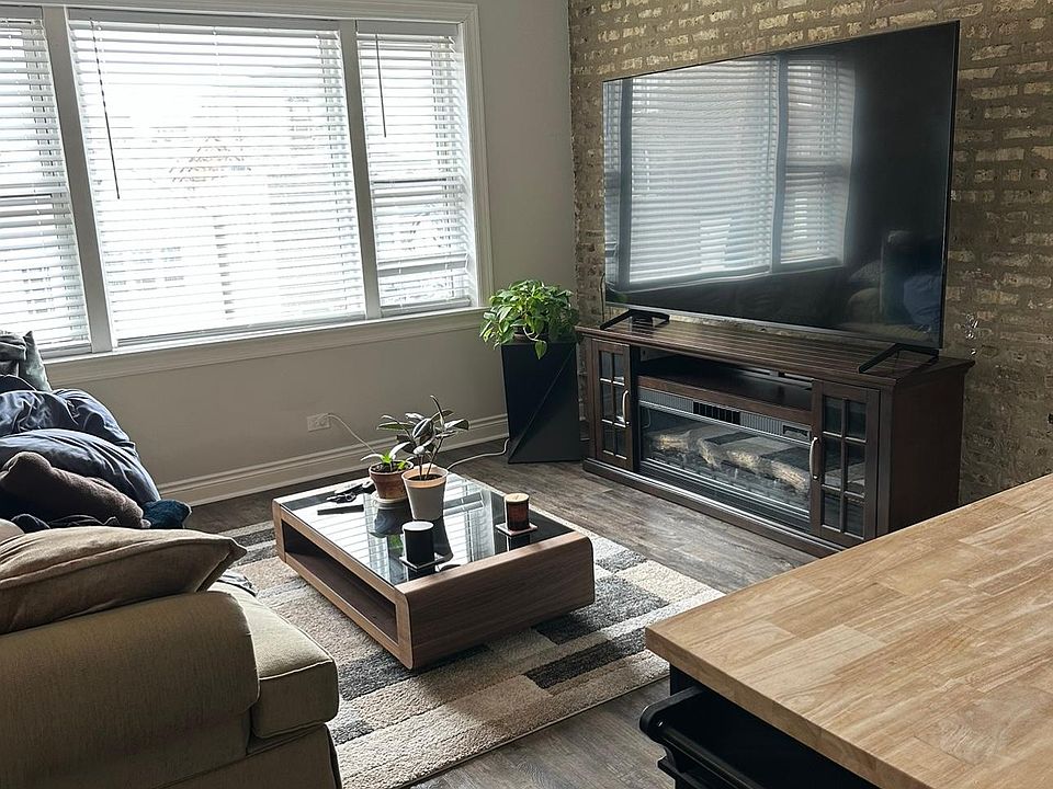 2nd image of 1212 W Grand Ave #101