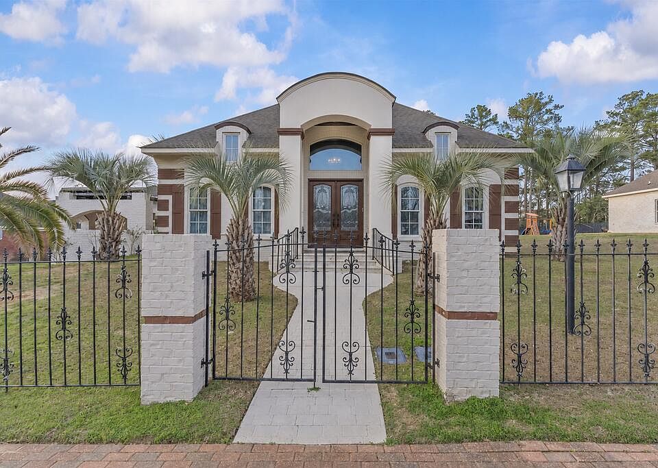1st image of 207 Royal Orleans Ct