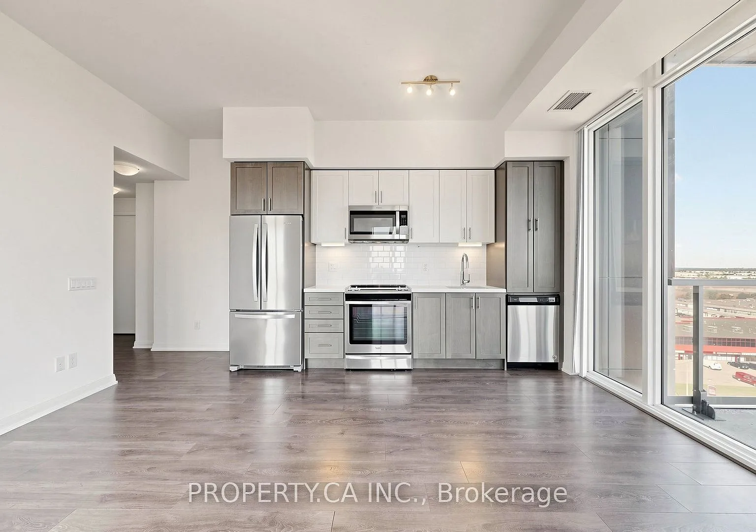 The Met Condos — Photo 3