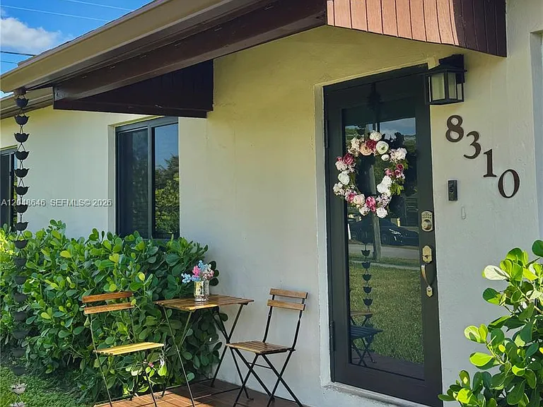 8310 SW 37th St — Photo 3