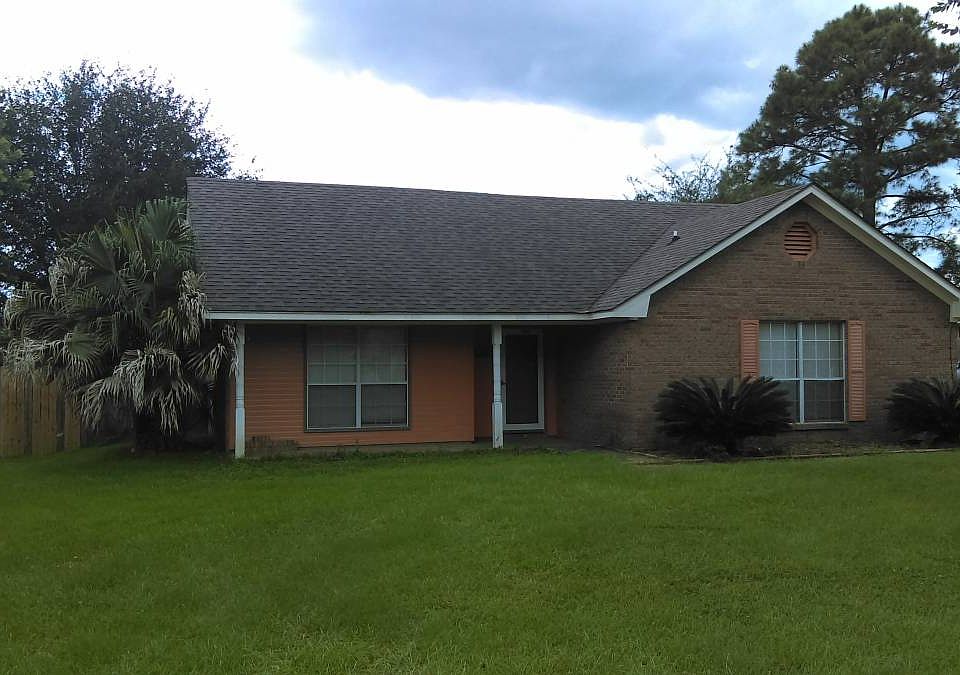 1st image of 15073 Parkwood Dr N