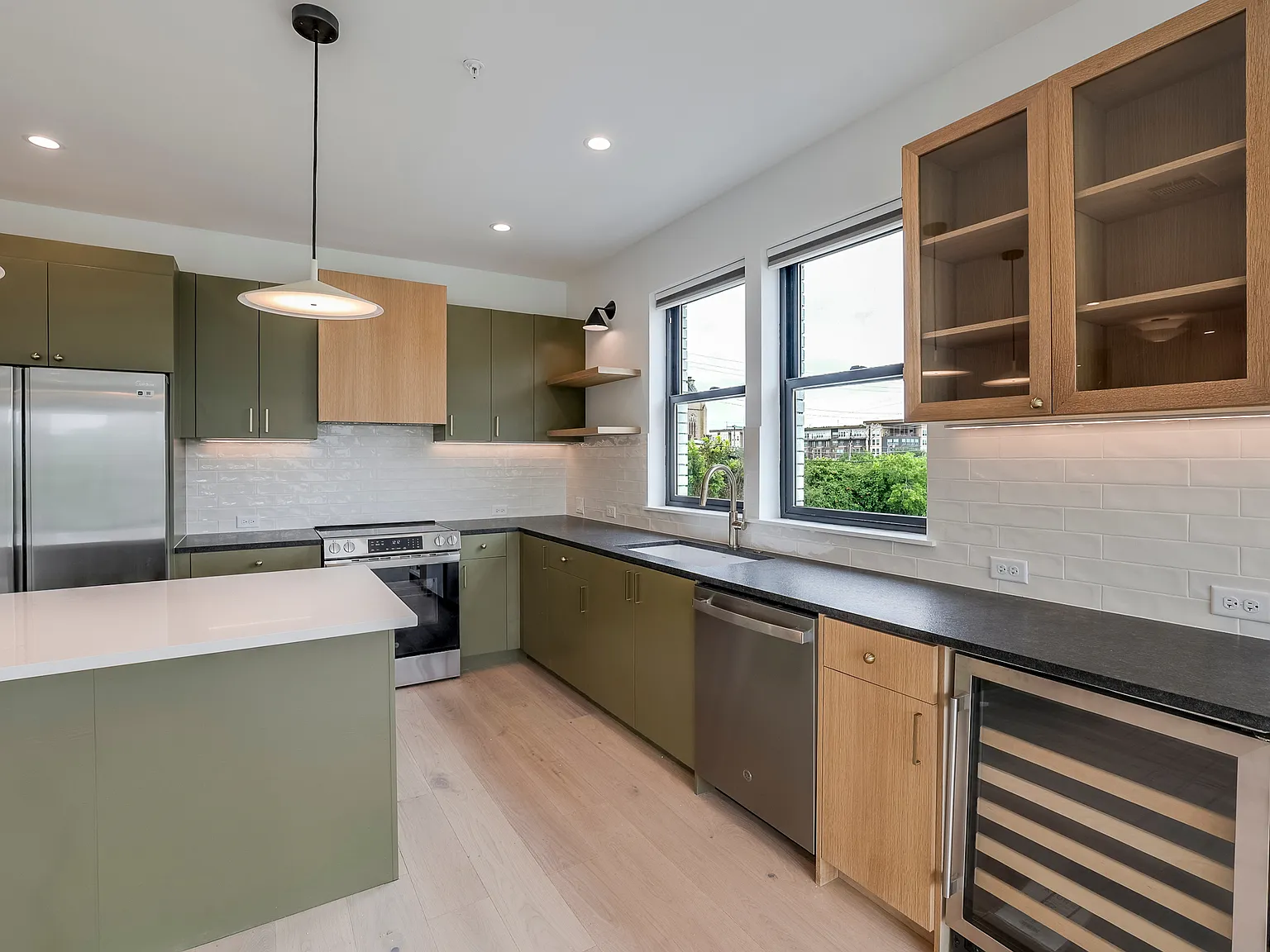 2 bed, 1650 sqft, $3,300 — Photo 4