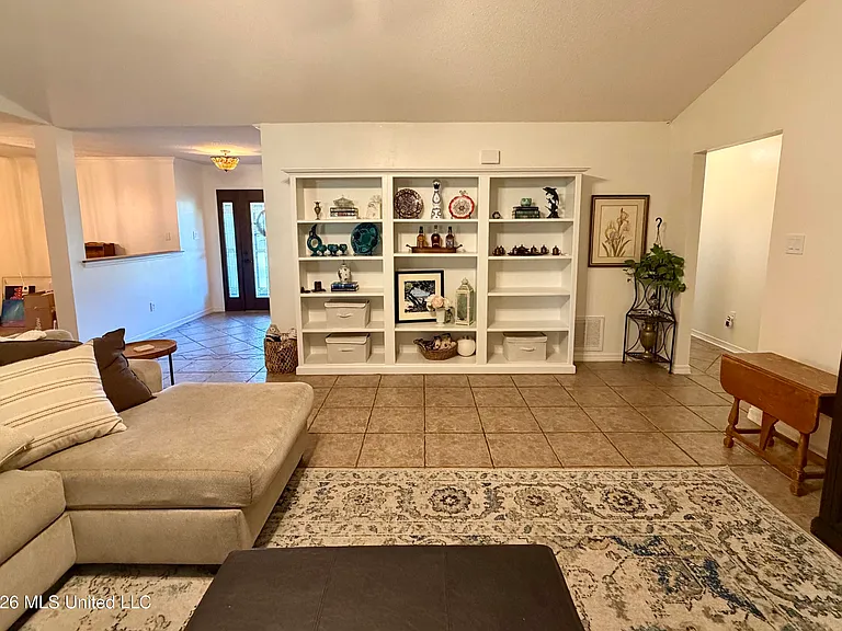 3406 Hermitage Ct — Photo 6