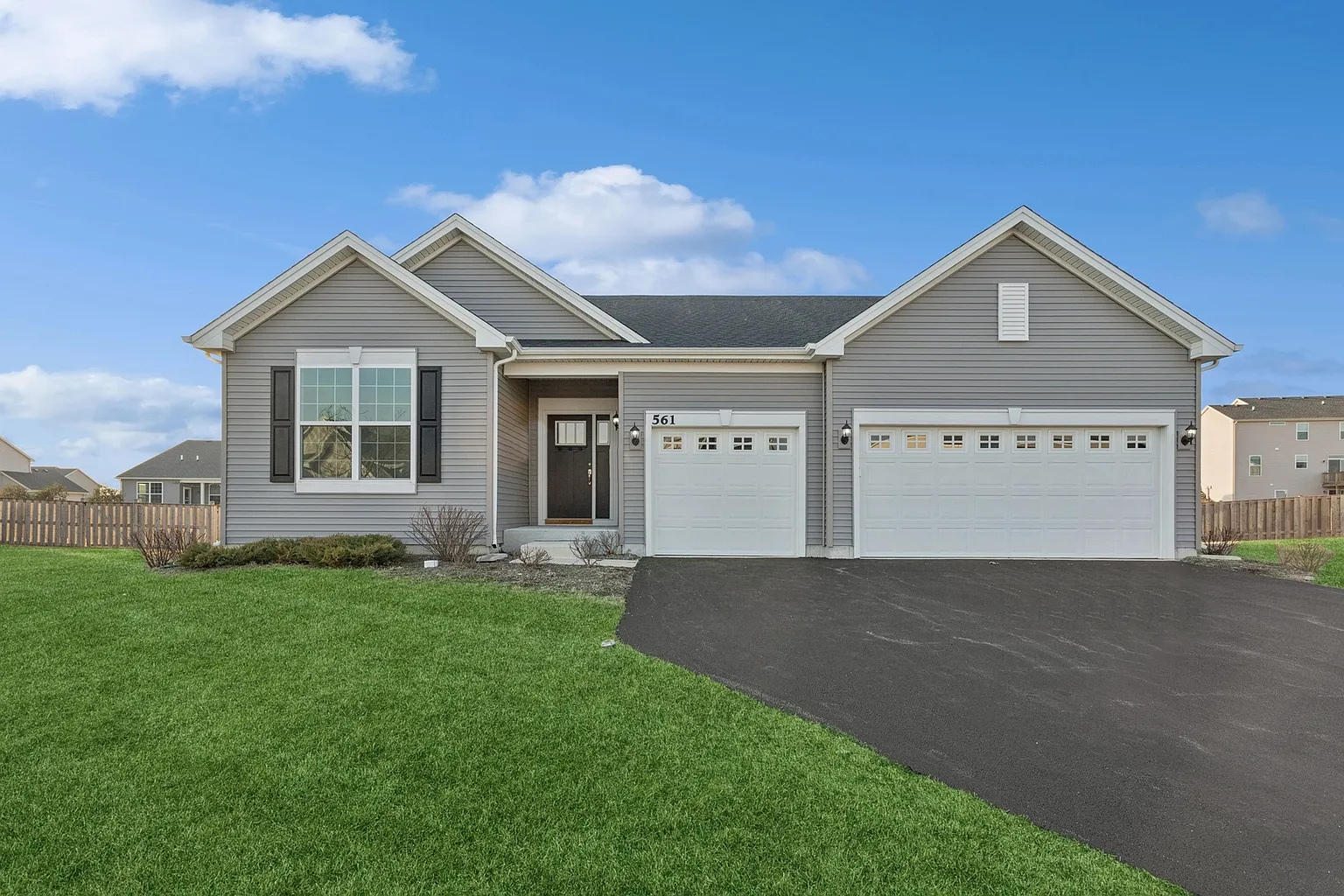 561 Ashworth Ln photo 1